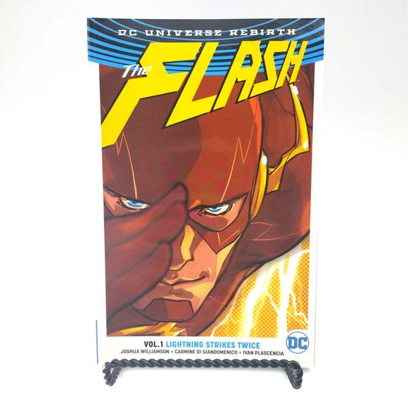 4 DC TPB Lot Batman Flash Year One I Am Gotham Court of Owls Lightning Strikes - Picture 5 of 5